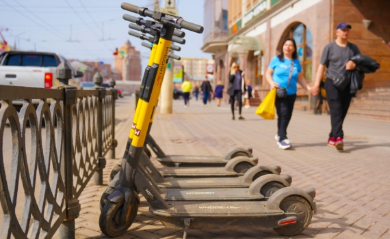 Верховный суд поставил точку: кто хозяин тротуара — пешеход, велосипедист или самокатчик